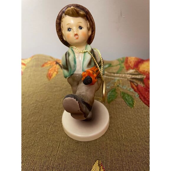 Vintage Goebel Hummel "Globe Trotter” Figurine With Box - Picture 2 of 6